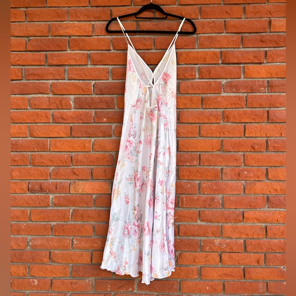 Dainty romantic floral satin slip dress - Picture 3 of 6